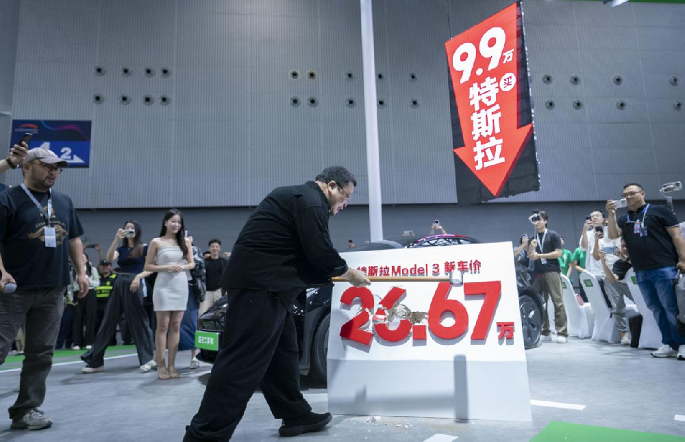 媒体管家: 9.9万元买特斯拉?罗永浩化身瓜子二手车“首席砸价官”