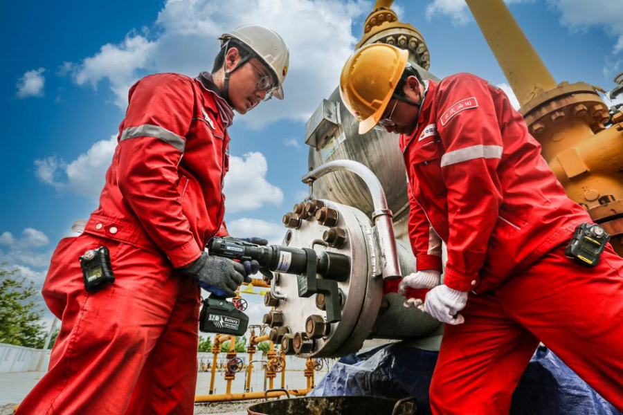 媒体管家: 我国最大油气田累产油气当量突破10亿吨