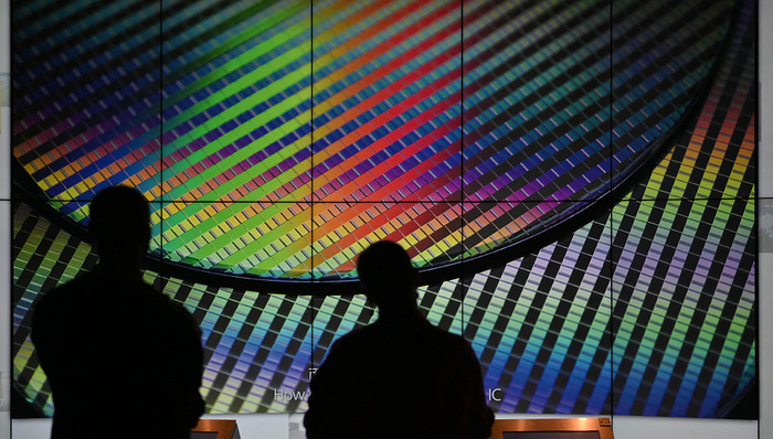 媒体管家: 美国要求台积电暂停向大陆供应7纳米AI芯片