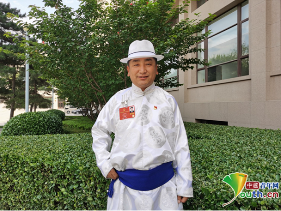 全国人大代表吴云波：用电商直播让农民过上好日子