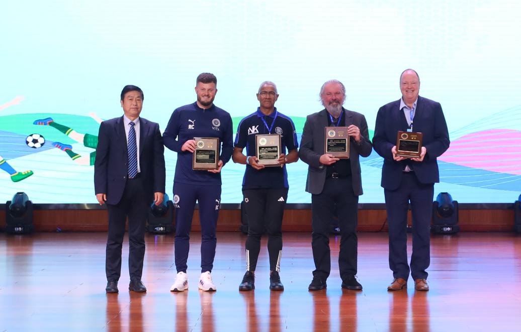 媒体管家: CCV2024体育盛事——中英足球论坛在匠谷院校成功召开(图5) 媒体管家: CCV2024体育盛事——中英足球论坛在匠谷院校成功召开(图5)