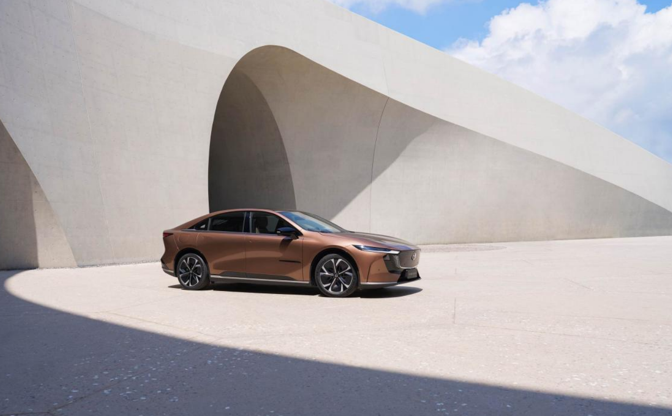 媒体管家： “新合资时代第一车”MAZDA EZ-6上市 长安马自达加速进击新能源、智能化赛道(图2)