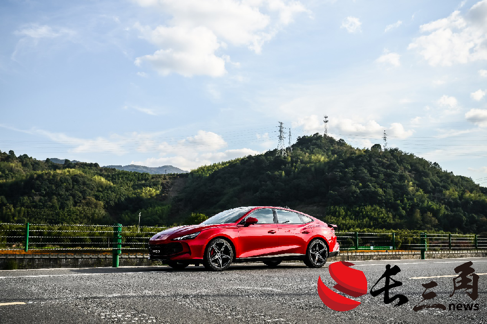 媒体管家： 上汽俞经民：加快实现“油电平权” 2025年MG将推出4款新车(图1)