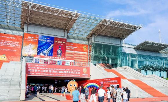 媒体管家： 展会现场人气火爆，东方鼎酒再次亮相南京糖酒会！(图1)