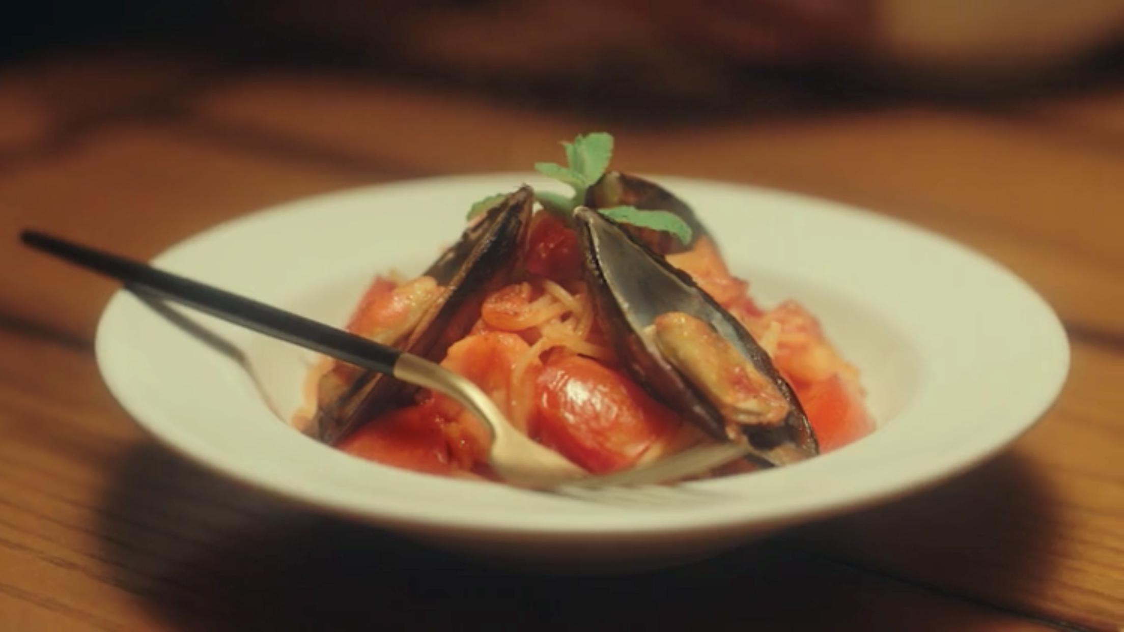 脉脉温情点点爱，《两碗面》的背后，亨氏更懂两代人的爱(图6)