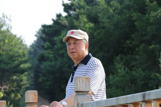 “乳业教父”郑俊怀隐身林海雪原，夯实红星乳业品质根基(图1)