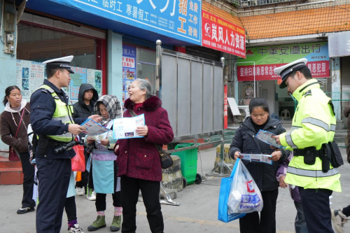 媒体管家 ：用DeepSeek来看福泉公安的“元宵”坚守(图5)