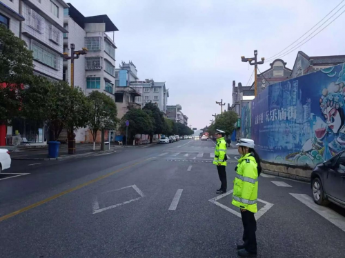 媒体管家 ：用DeepSeek来看福泉公安的“元宵”坚守(图8)