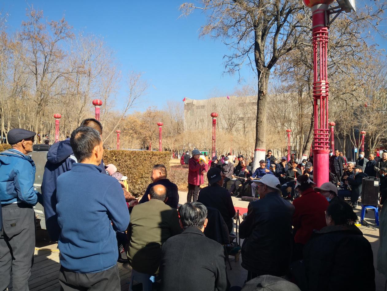 【新春走基层】中卫红太阳广场：活动多、年味足，老人乐淘淘(图1)