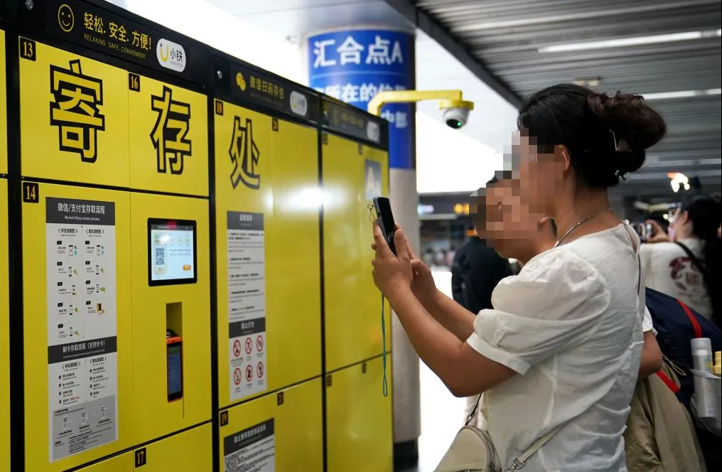 1722498354692187.png 一柜难求,人气火爆,众多媒体到场报道!小铁智能寄存柜携手上海地铁打造出行轻体验(图4)